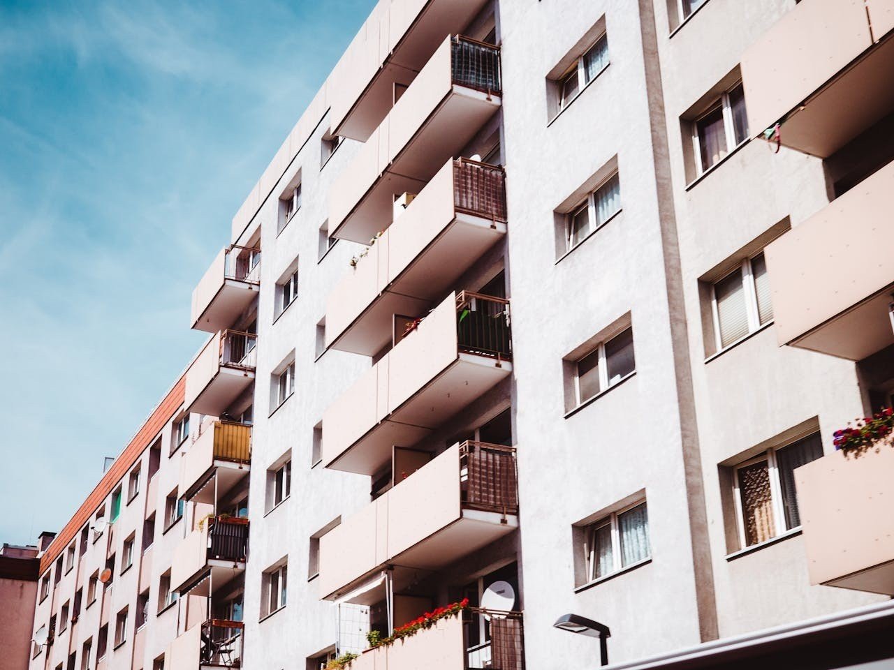 High-raised white building.